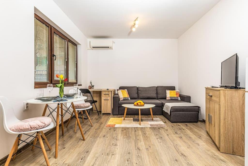 'Little Little' House In The Town Center & Parking Apartment Plovdiv Exterior photo